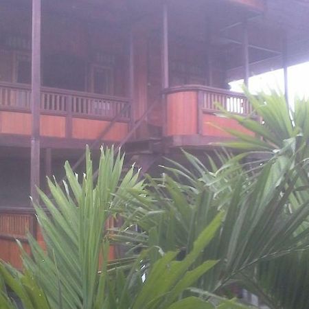 Sunset Guest House & Bar Bunaken Bagian luar foto