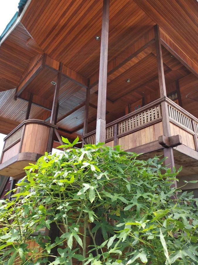 Sunset Guest House & Bar Bunaken Bagian luar foto