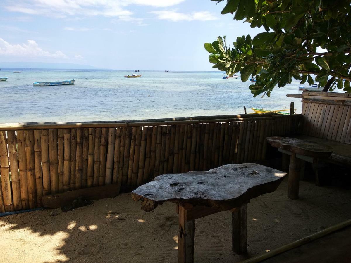 Sunset Guest House & Bar Bunaken Bagian luar foto