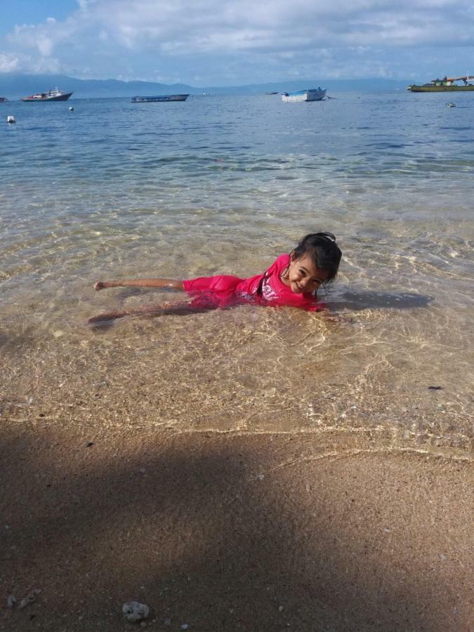 Sunset Guest House & Bar Bunaken Bagian luar foto