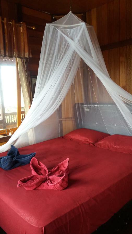 Sunset Guest House & Bar Bunaken Bagian luar foto