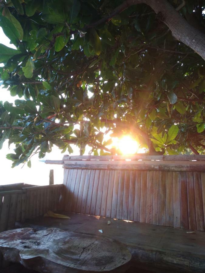 Sunset Guest House & Bar Bunaken Bagian luar foto