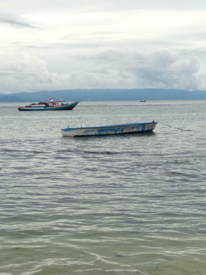 Sunset Guest House & Bar Bunaken Bagian luar foto
