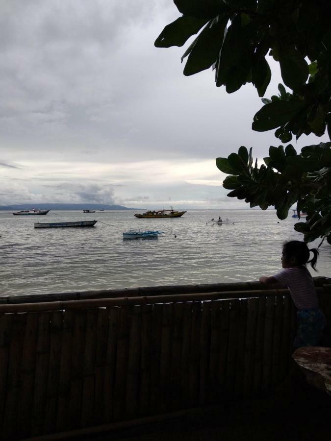 Sunset Guest House & Bar Bunaken Bagian luar foto